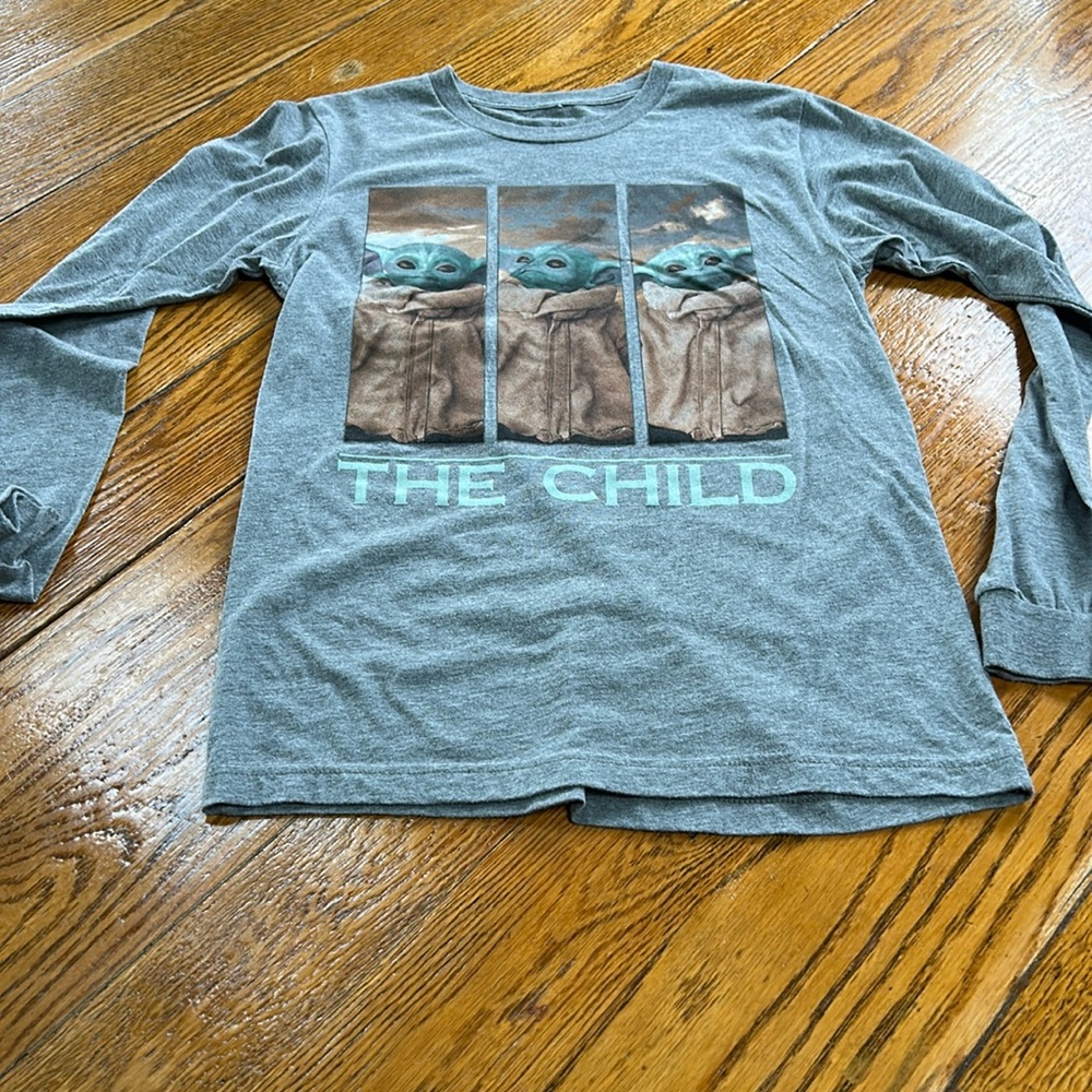 Disney Star Wars “The Child” graphic tee. Gray long sleeve. Boys Small.